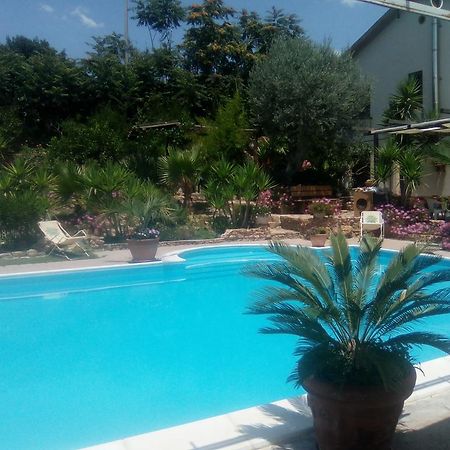 הוילה קלטניסטה Casa Vacanze Laura מראה חיצוני תמונה