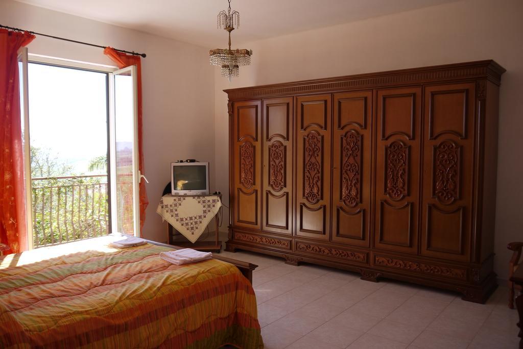 הוילה קלטניסטה Casa Vacanze Laura מראה חיצוני תמונה