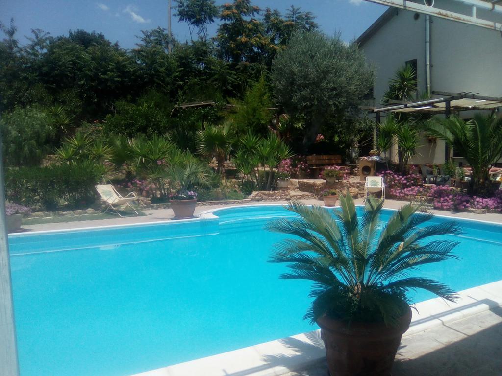 הוילה קלטניסטה Casa Vacanze Laura מראה חיצוני תמונה